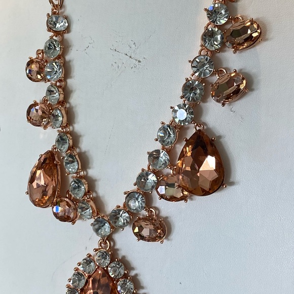NWT Gorgeous Rhinestone Necklace w/Earrings - Picture 7 of 7